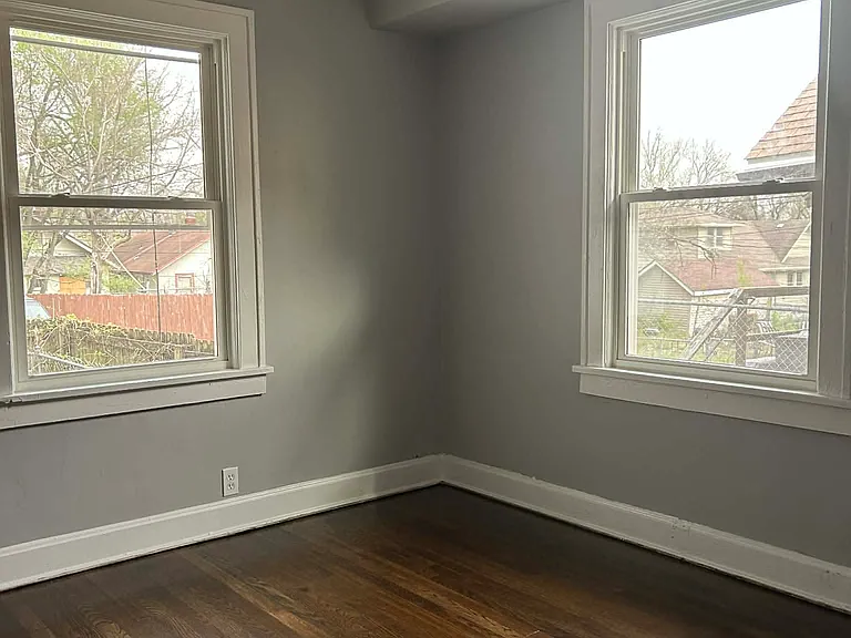 5831 Euclid Ave — Photo 12
