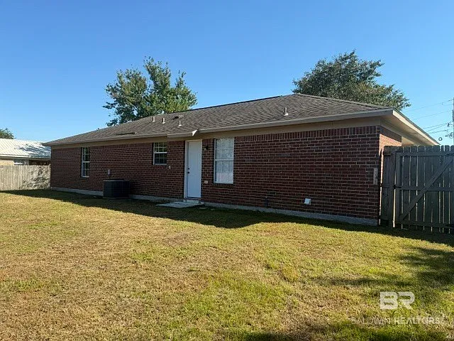 3 bed, 2.0 bath, 1196 sqft, $1,400 — Photo 3
