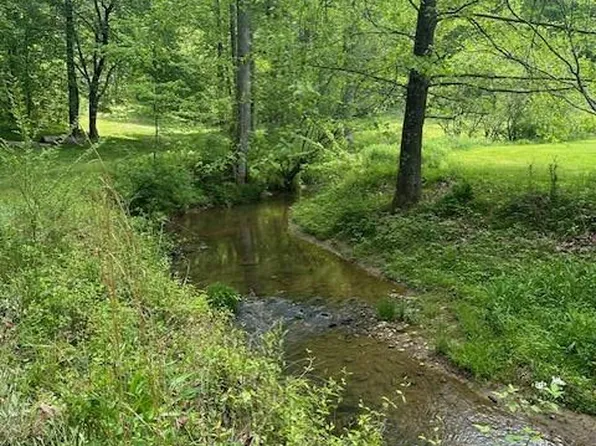 9 Clear Creek Trl, Ellijay, GA 30536