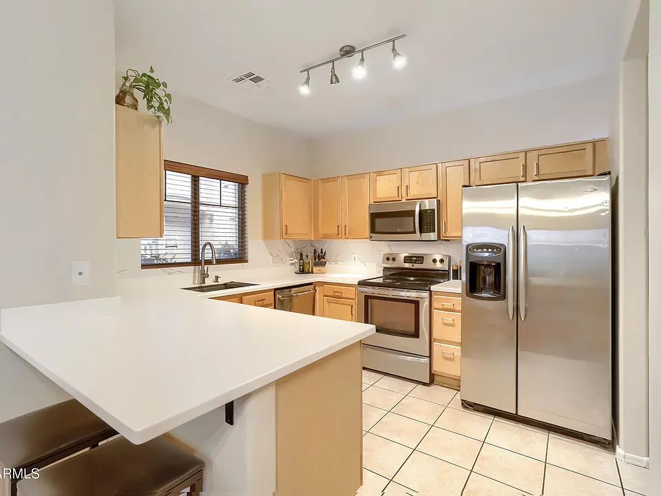 805 S Sycamore St #117