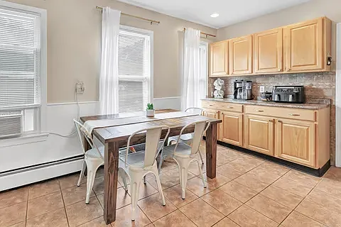 25 Locke St #2 — Photo 4