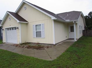 906 NE 6th St, Carrabelle, FL 32322