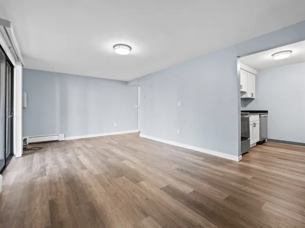 130 Silver Ln, East Hartford, CT