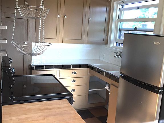 5th image of 525 16th Ave E Unit 401