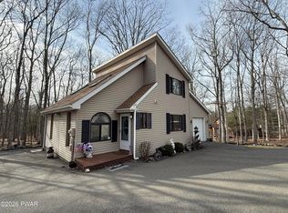 222 Bindale Rd, Tamiment, PA 18371