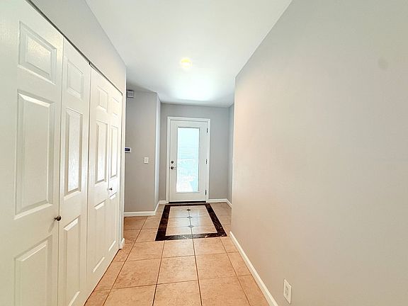 2nd image of 930 S Nueva Vista Dr
