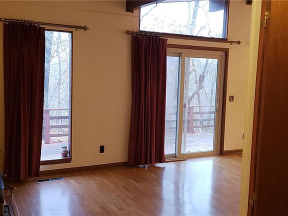 4th image of 15 Duvall Ln