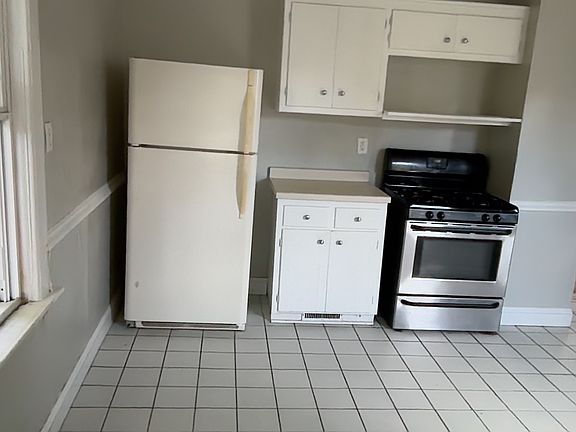 5th image of 2947 N Pierce St