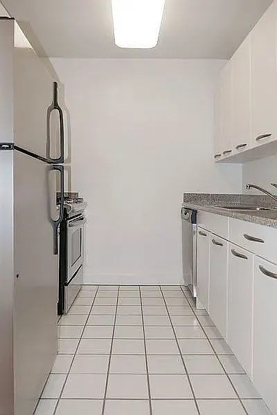 150 East 44th Street — Photo 4