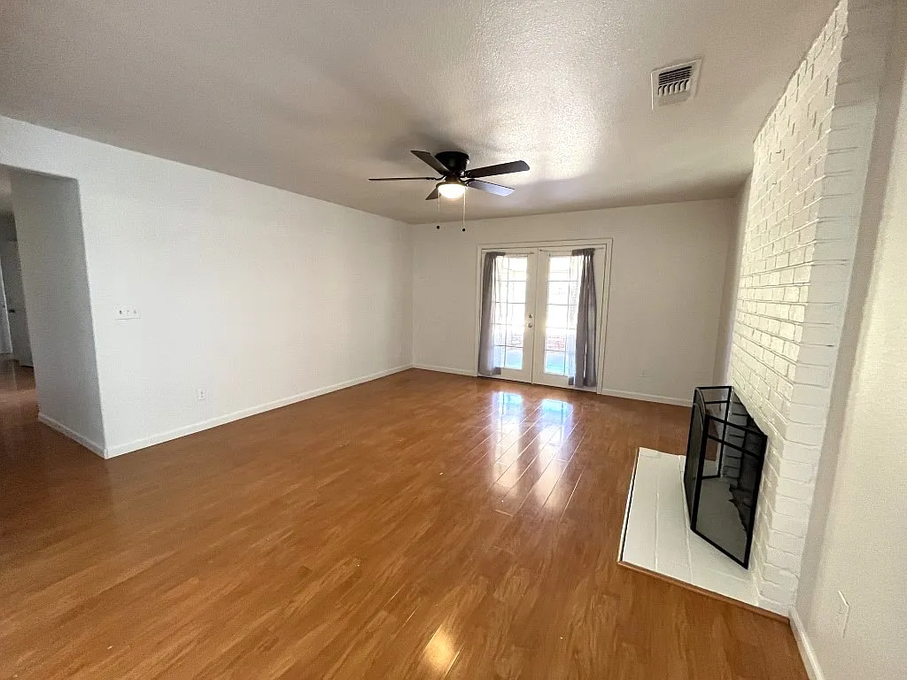 4 bed, 1400 sqft, $2,450 — Photo 3