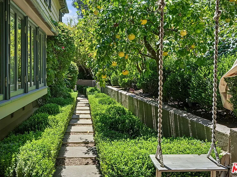575 N Beverly Glen Blvd — Photo 37