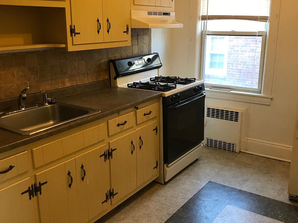 Eat In Kitchen