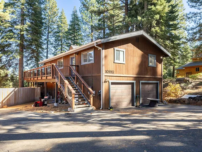 10990 Palisades Dr — Photo 32