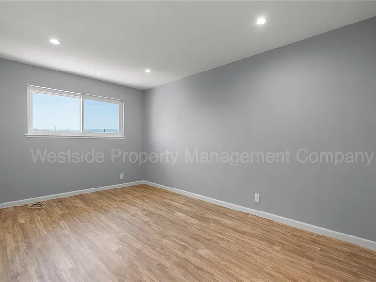 3340 Cabrillo Ave #3 — Photo 8