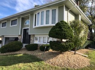 10563 S Sun Valley Ct, Palos Hills, IL