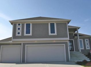 7620 N Amoret Ave, Kansas City, MO 64151