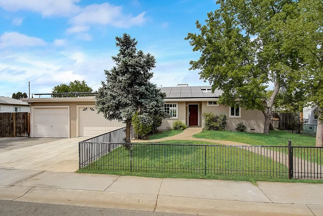 1083 McCollum Ave photo 1