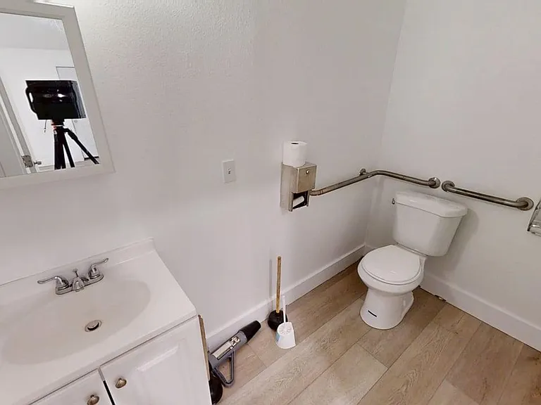 11518 NE Sandy Blvd — Photo 4