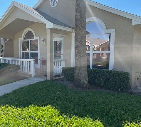 Home For Sale In Saint Lucie West