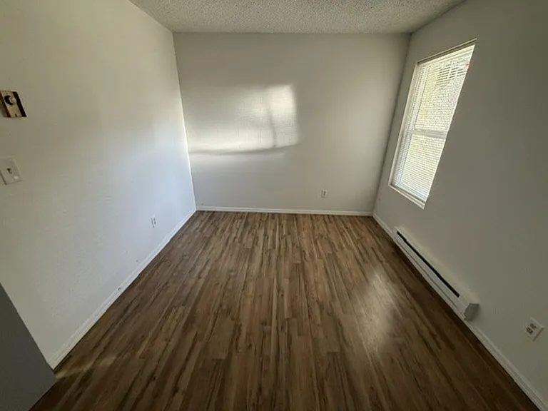 2512 Bayview Apartments — Photo 8