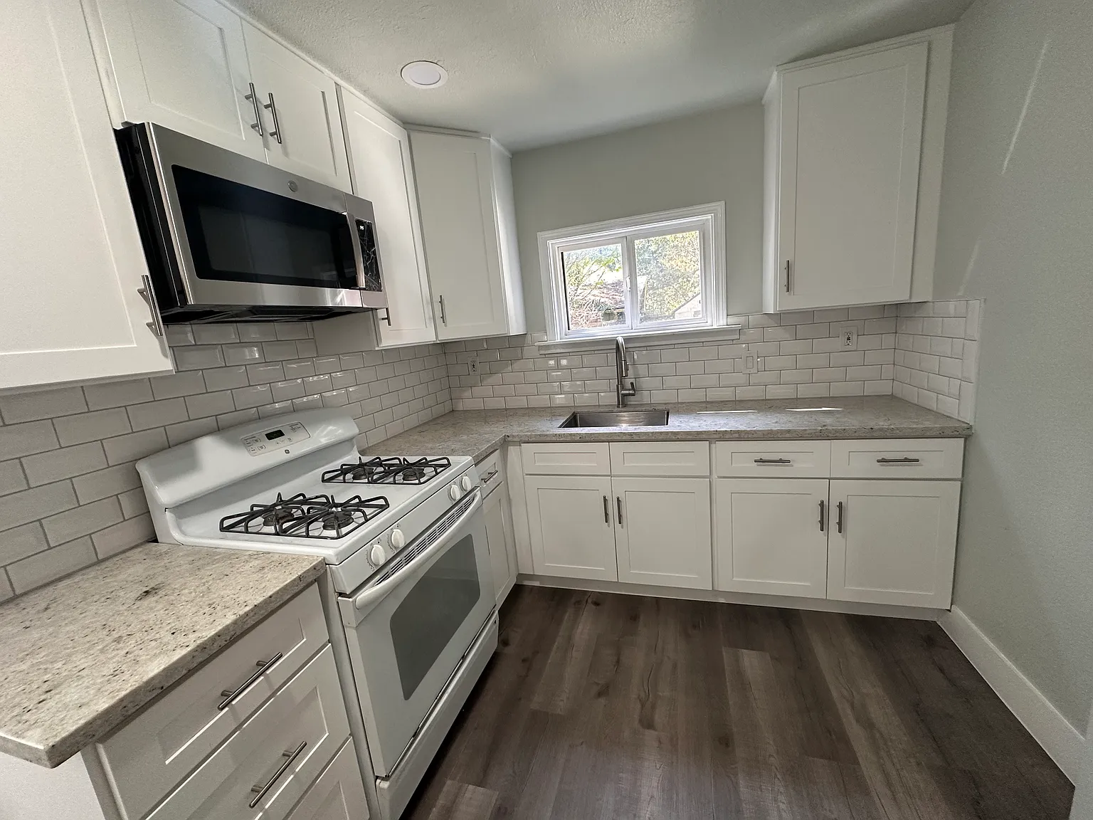 2 bed, $2,595 — Photo 2