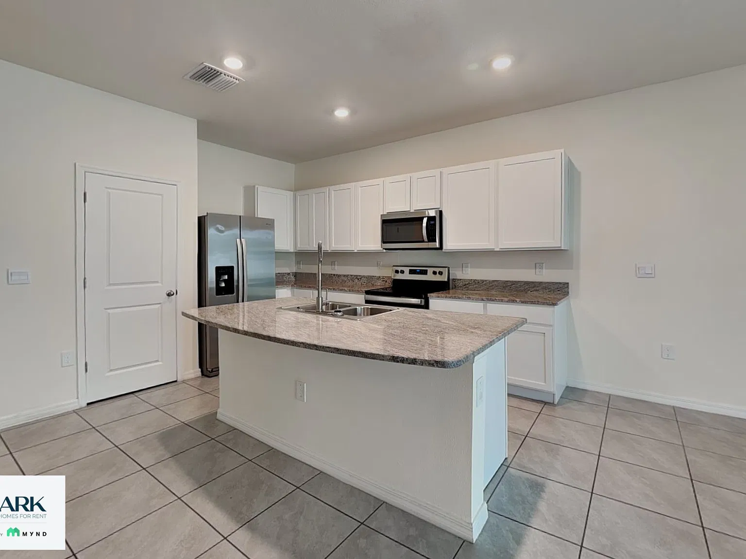 3 bed, 2.5 bath, 1673 sqft, $2,179 — Photo 4