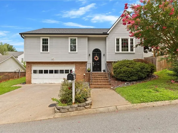 1529 Lewisburg Pointe Dr, Clemmons, NC 27012