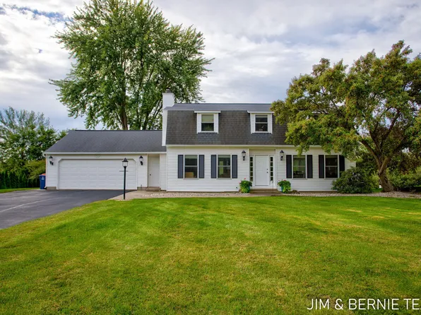 310 W 48th St, Holland, MI 49423