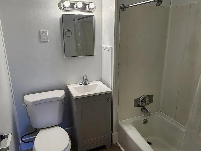 90 Ash St #9 — Photo 9