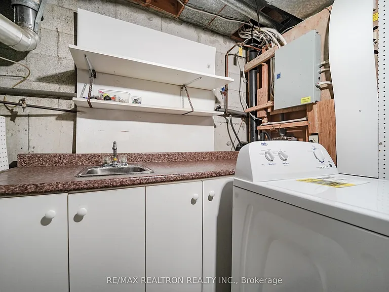 25 Cardwell Ave #24 — Photo 38