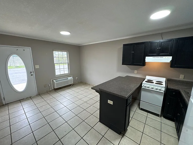100 Kittrell St — Photo 3
