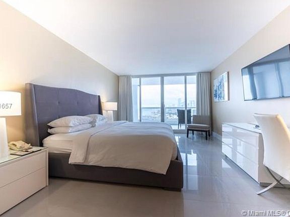 2nd image of 1717 N Bayshore Dr APT 3555