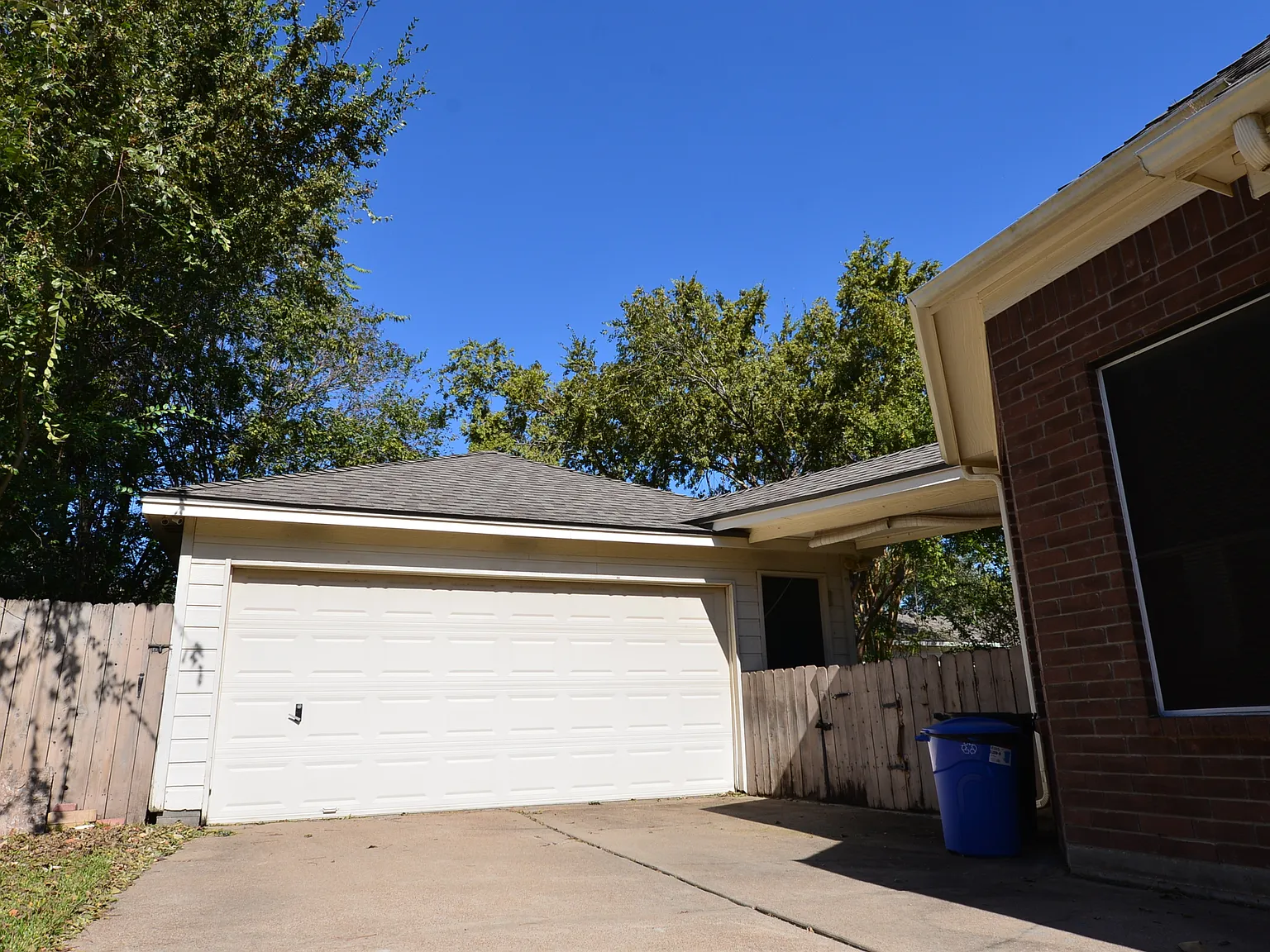 4 bed, 2600 sqft, $2,650 — Photo 2
