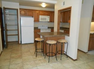 5235 S Woodbridge Ln #108, Greenfield, WI 53221