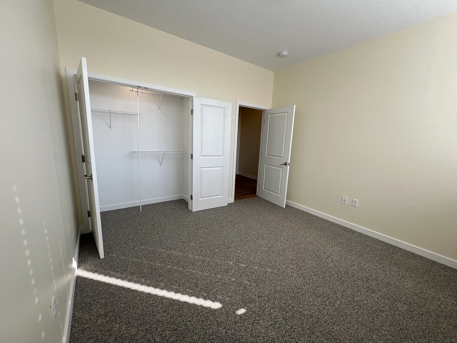350 Center St — Photo 4