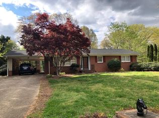 4360 Shattalon Dr, Winston Salem, NC 27106