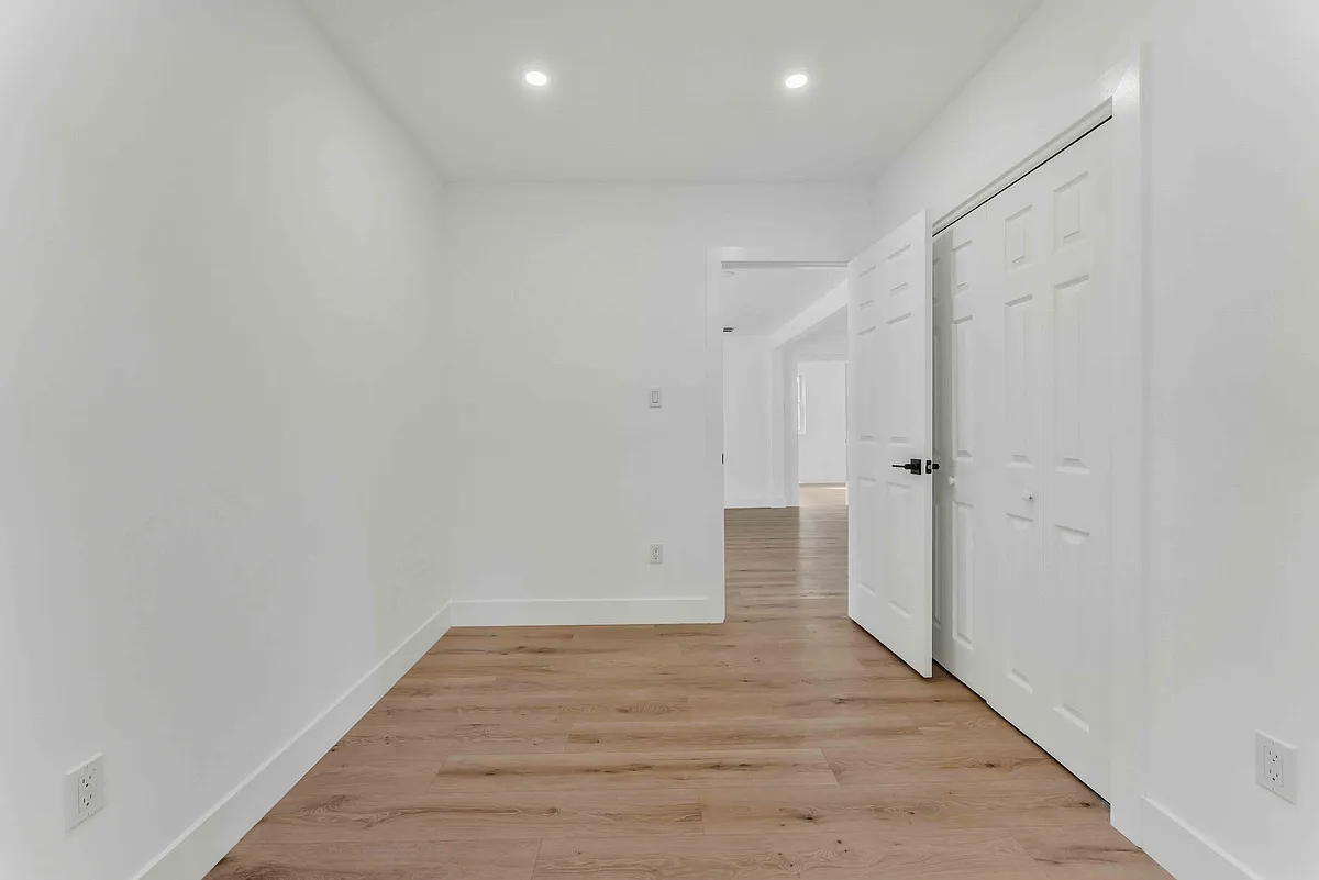 Building Photo - 107 Juniper Dr