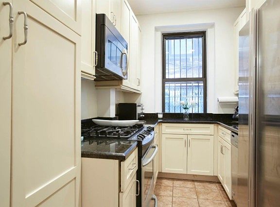 4th image of 203-211 W 81st St #1E