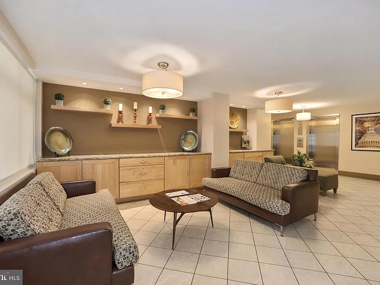 2401 Washington Cir NW #H-803 — Photo 3