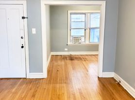 4255 W Addison St, Chicago, IL