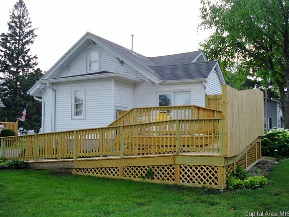 4th image of 560 Lawrence Ave