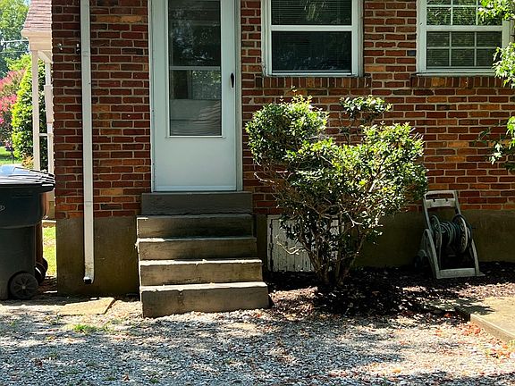 2nd image of 1412 Clifton Ln Unit B