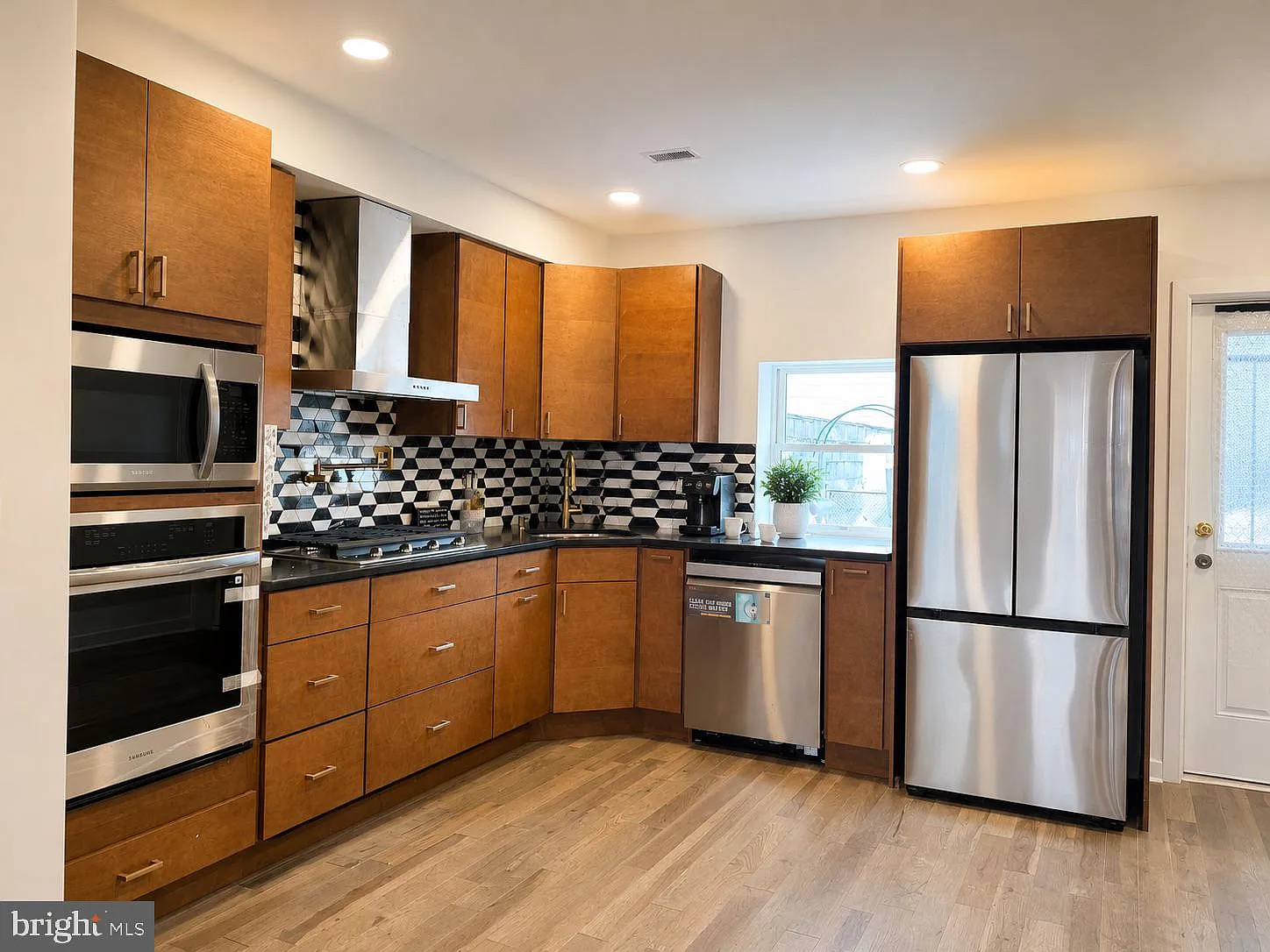 2 bed, 2.5 bath, 1068 sqft, $2,500 — Photo 4