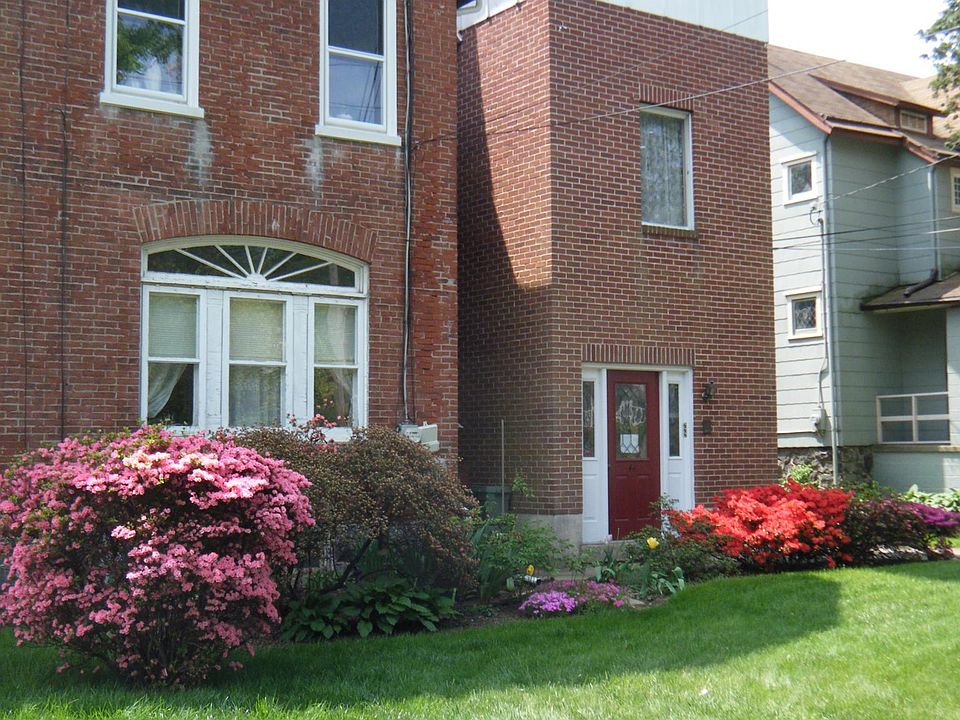 1st image of 46 E Stewart Ave
