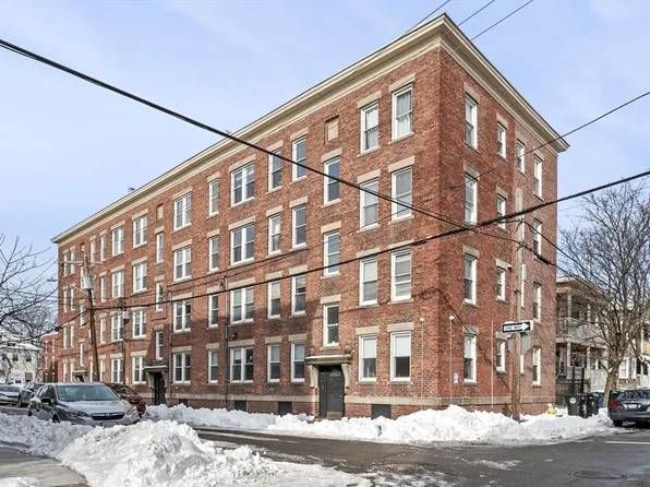 67 Palmer St APT 3, Salem, MA 01970