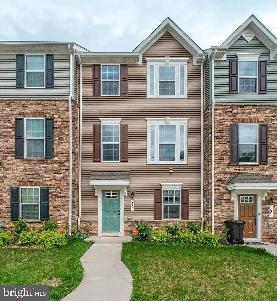 3 bed, 2.5 bath, 1720 sqft, $2,800 — Photo 1