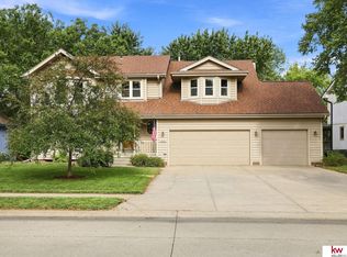 1220 N 164th St, Omaha, NE 68118