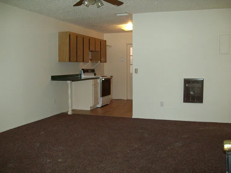 3018 E Jefferson St — Photo 2