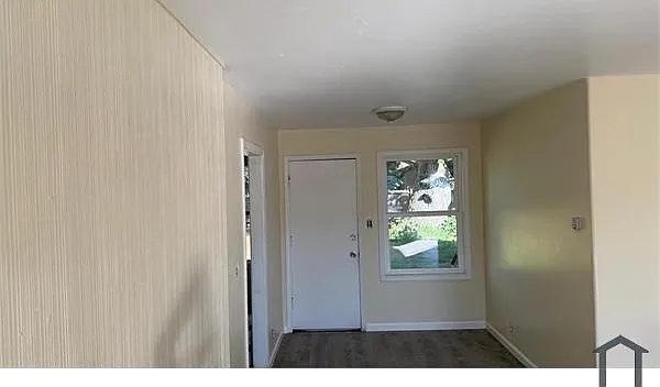1194 Westminster Ave — Photo 2