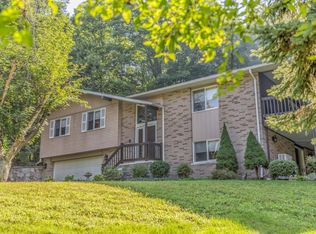 8 Maple Grove Rd, Hampden, MA 01036